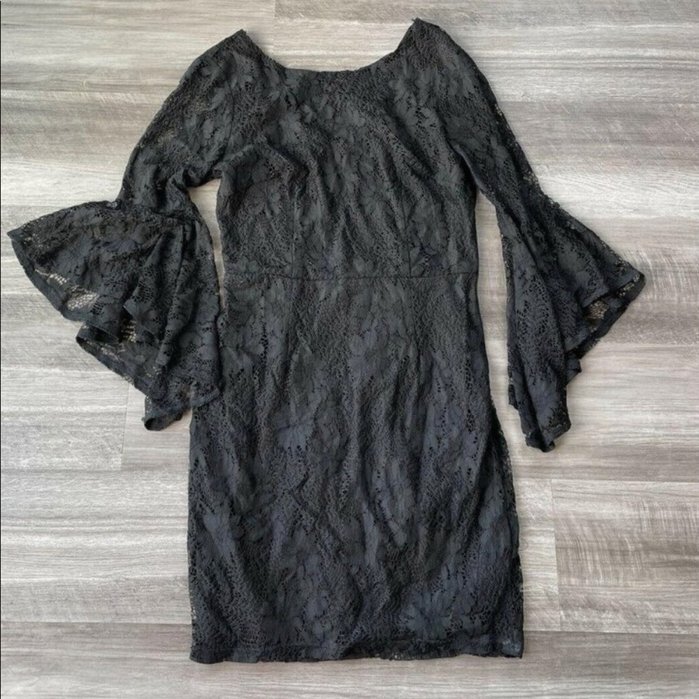 Lulus black lace cocktail dress M